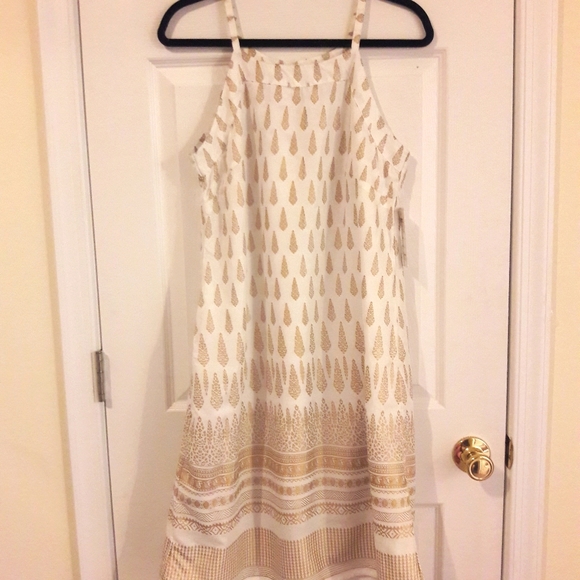 Lapogee Dresses & Skirts - 🎉HP Lapogee Metallic Gold & White Geometric Dress